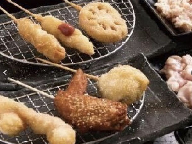 道頓堀名物　串揚げ　鍋　串のれん
