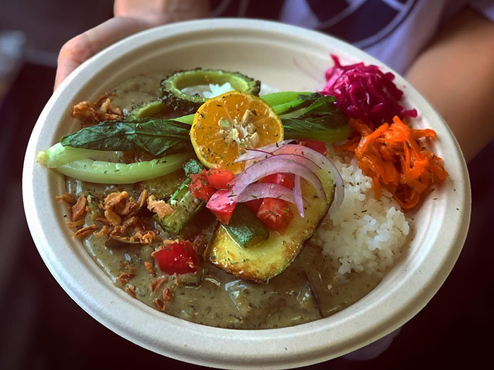 北谷町浜川のビーガン料理店「六屯（ろっとん）」のセンキョ割イメージ